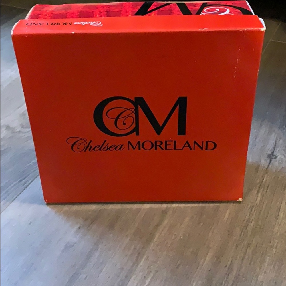 Chelsea Moreland beige pumps